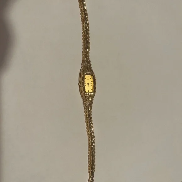 Geneve Classic Quartz 10K Gold ladies Watch - Picture 2 of 12